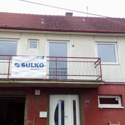 Okál typ 117/38 Výměna oken včetně výměny odvětrací mřížky na WC za okno.